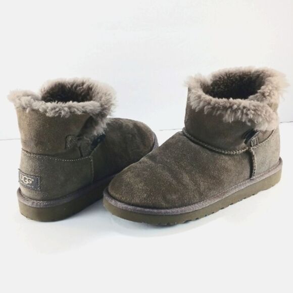 UGG Mini Bailey Button II Sheepskin Boots Booties in Grey. Woman's 5 - Picture 1 of 15